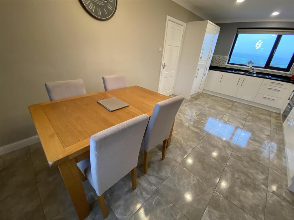 Kitchen: