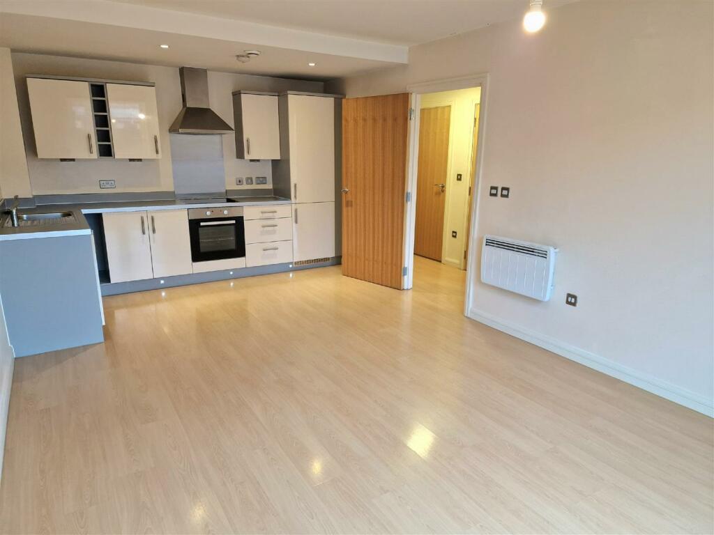 Lounge/Kitchen