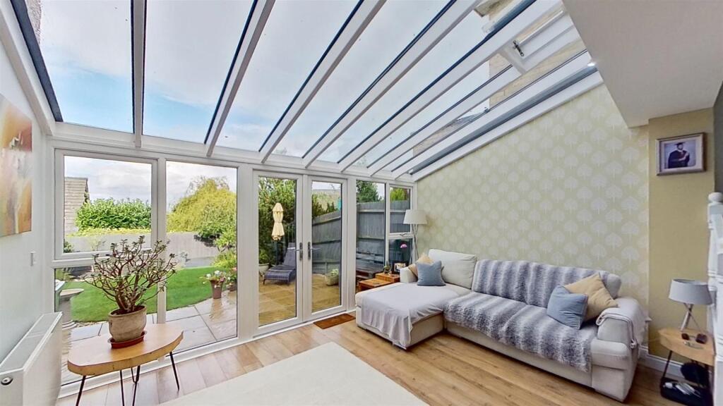 OPEN PLAN LIVING SPACE