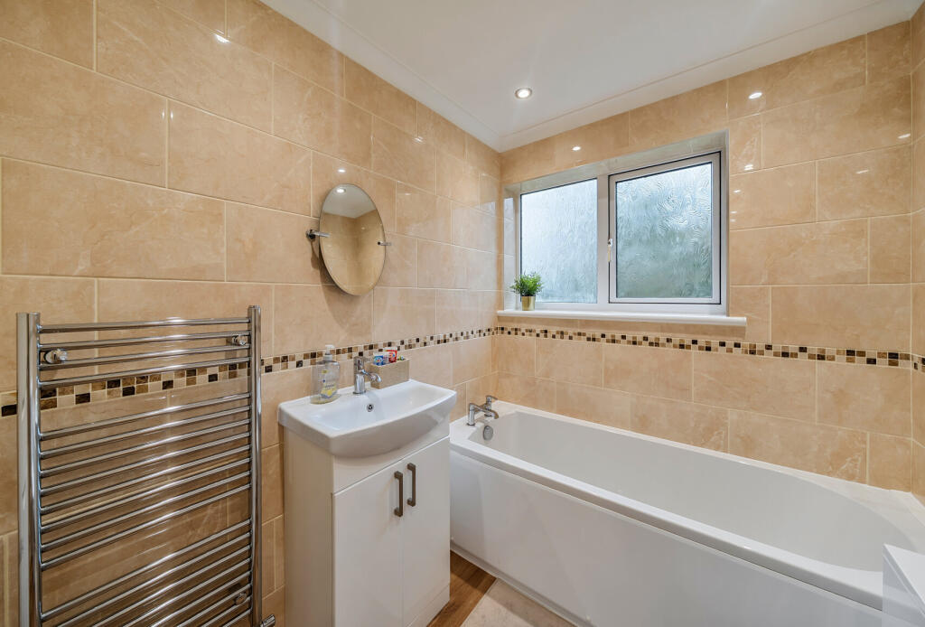 1376853-12-690dce...