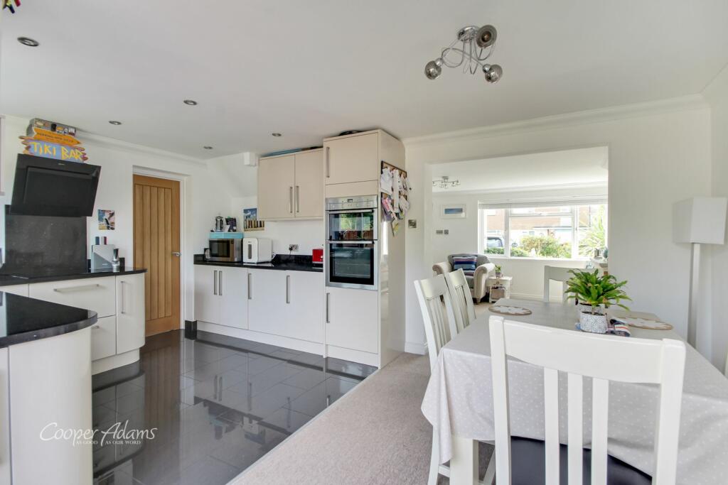 Kitchen/ Dining Area