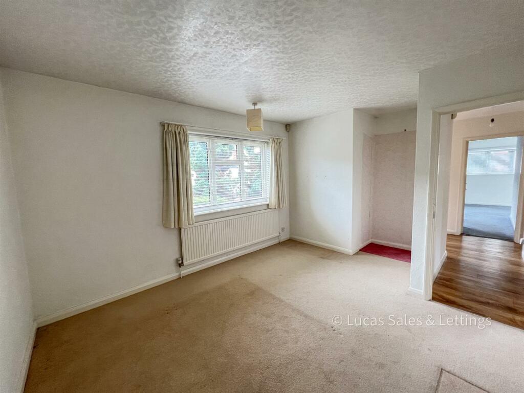 74 St Michaels Rd Kettering-04.jpg