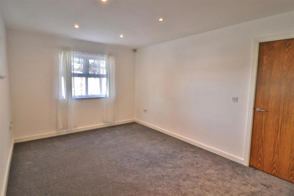 OPEN PLAN KITCHEN AND LIVING ROOM
