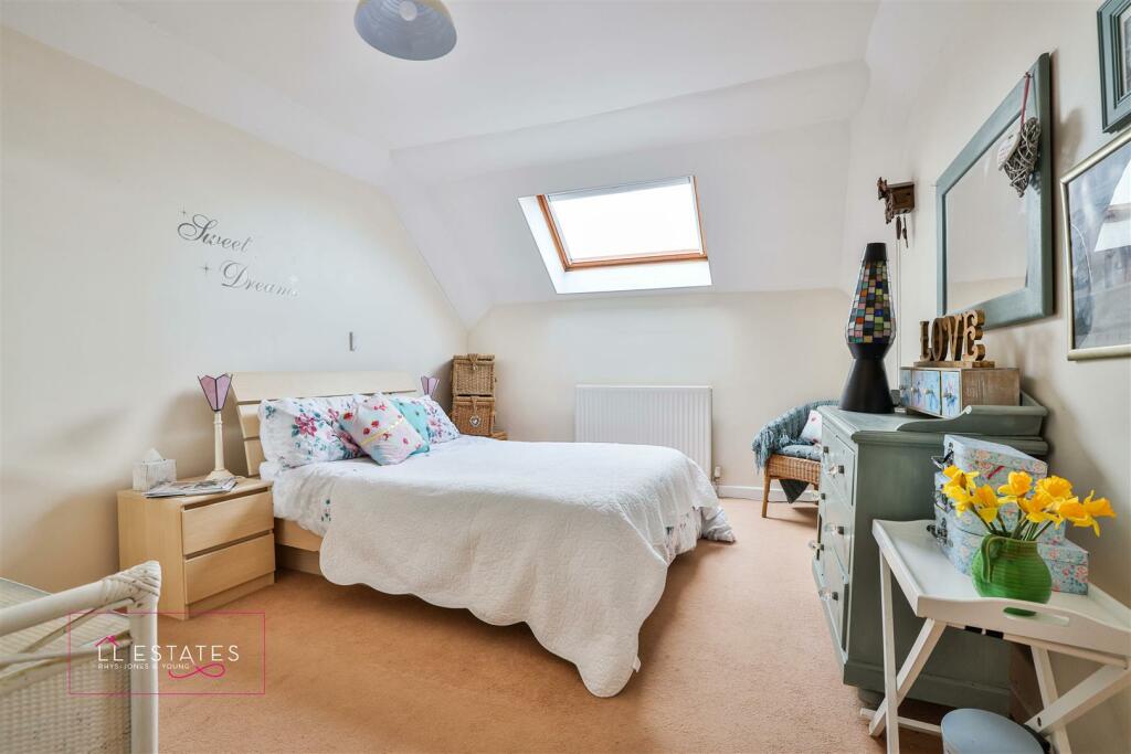 bed 3.jpg
