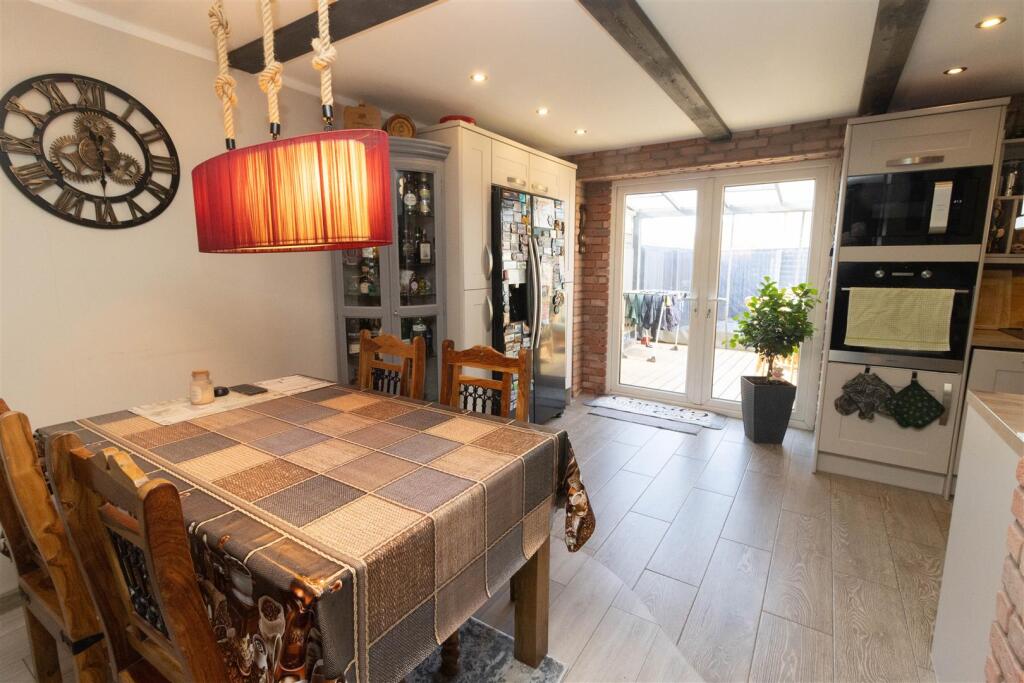 Kitchen Dining Area