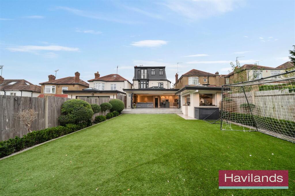 Broadfields Avenue-19.jpg