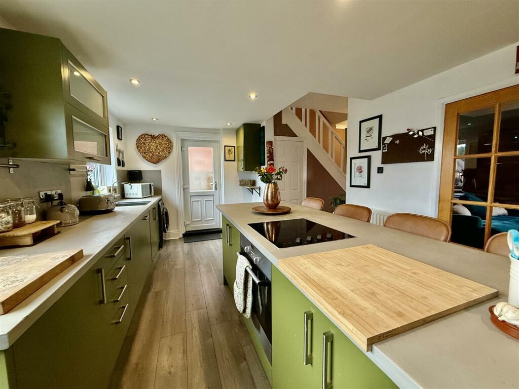 KITCHEN &amp; DINER