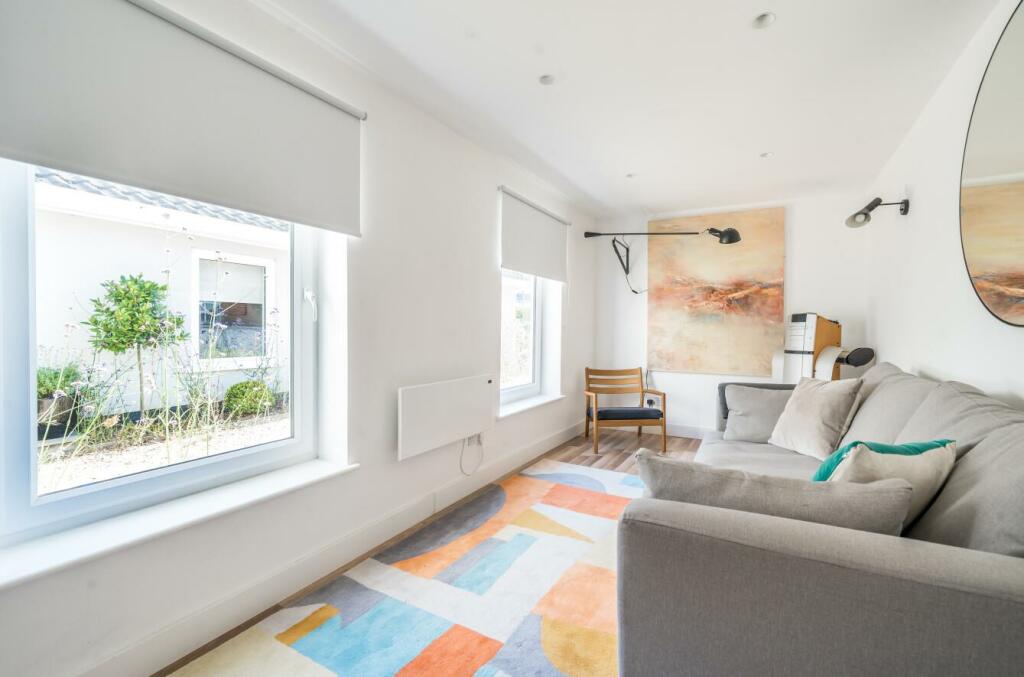 Longrood Road, Rugby