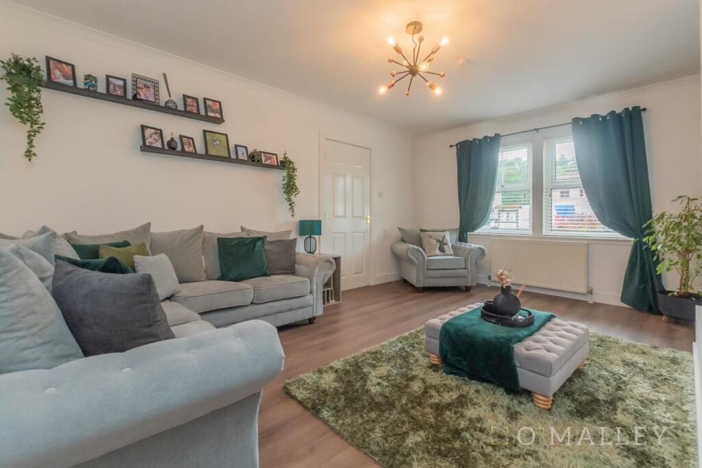 6. Living Room 1.jpg