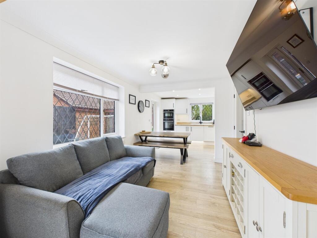 Sitting/Dining Area