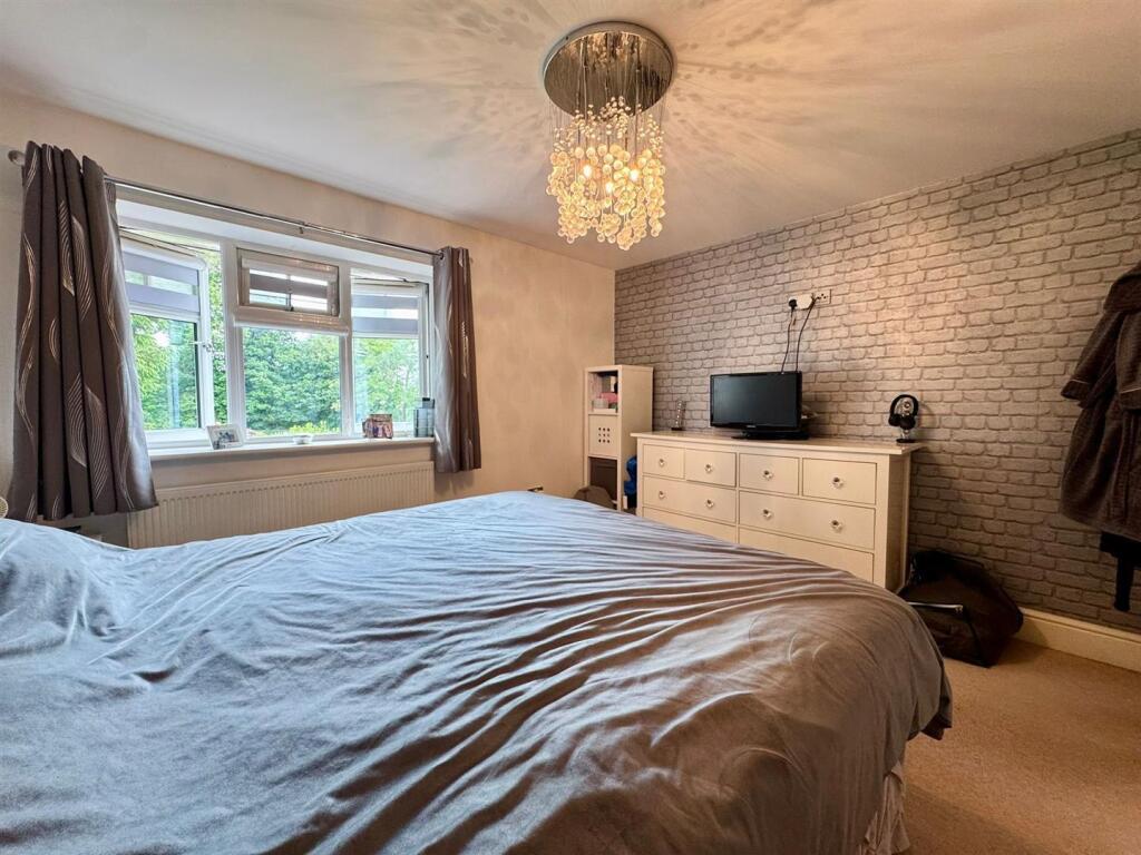 Master bedroom (2).jpg