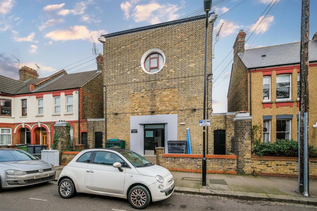 1 Bloxhall Court-17_web.jpg