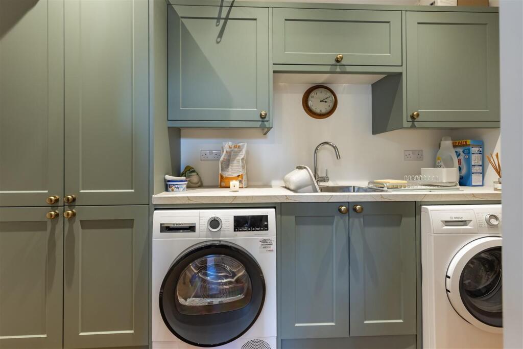 15 New Farm Dr   (16).jpg