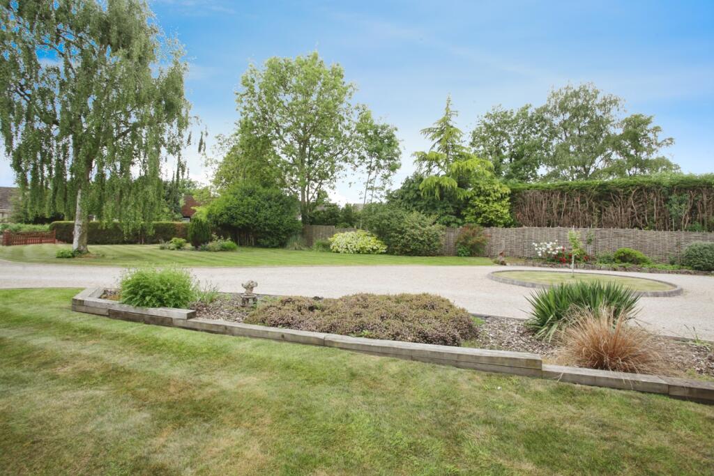 Front/Driveway No.13