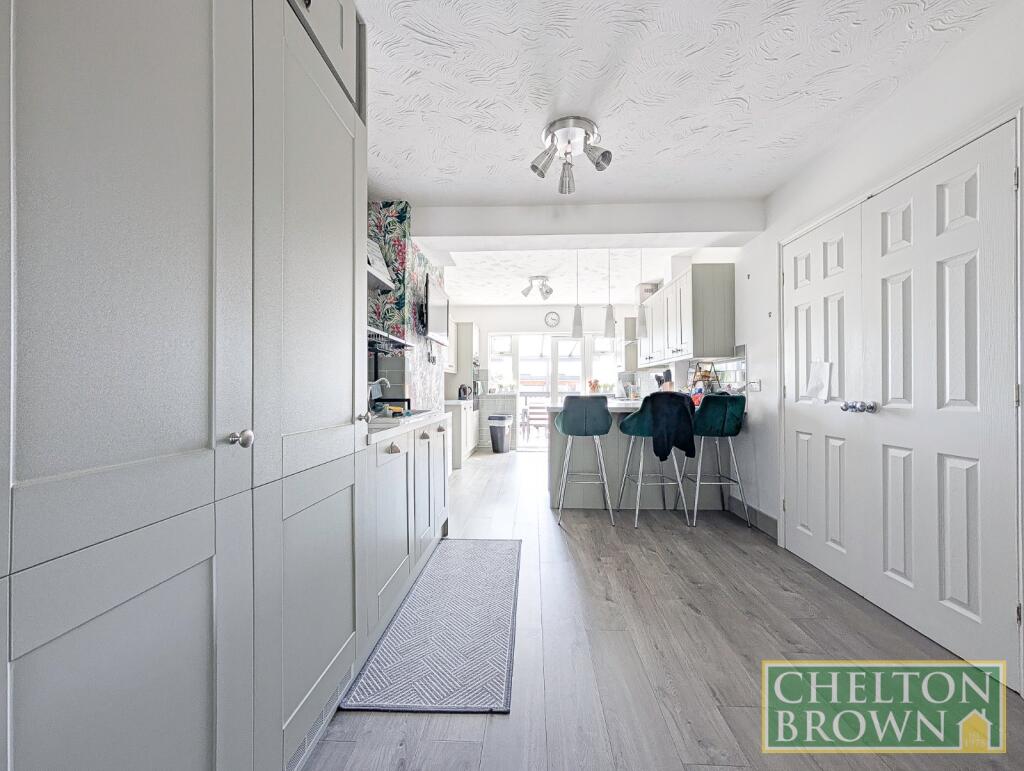 Kitchen &amp; Breakfast