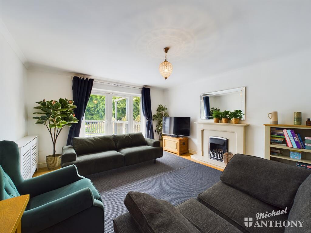 CAM02773G0-PR0121-STILL014