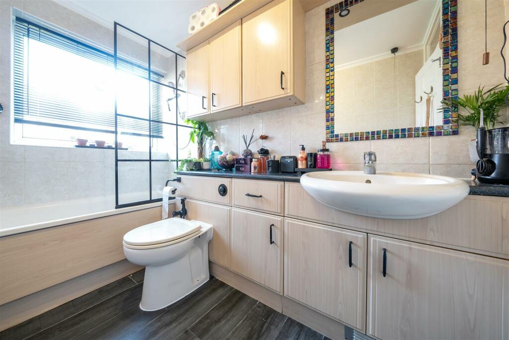 Bathroom.JPG