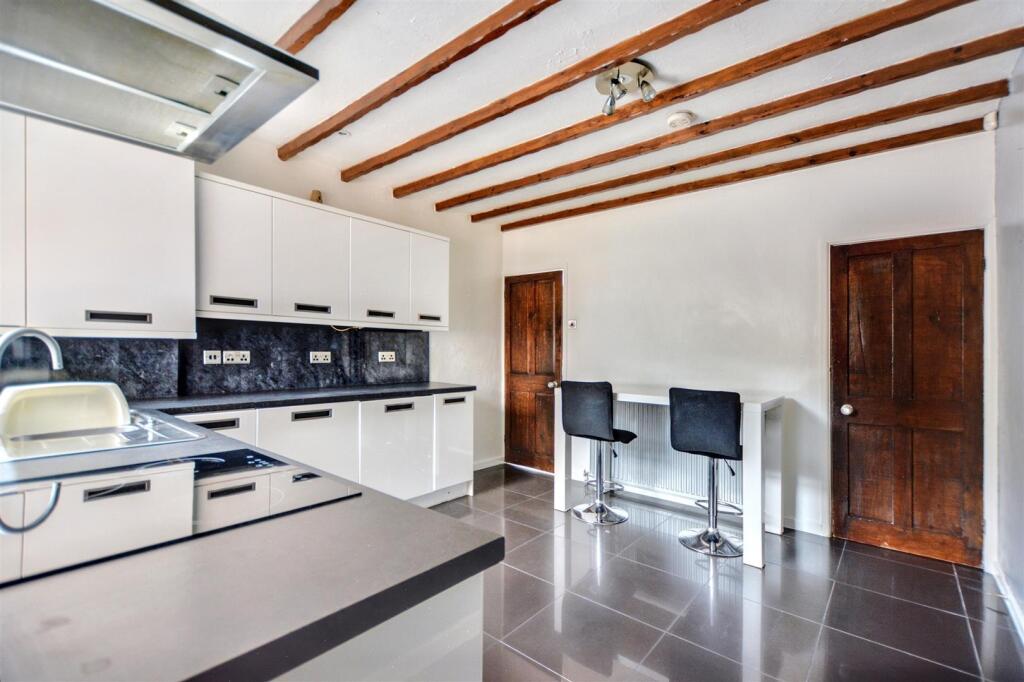 Kitchen_2.jpeg