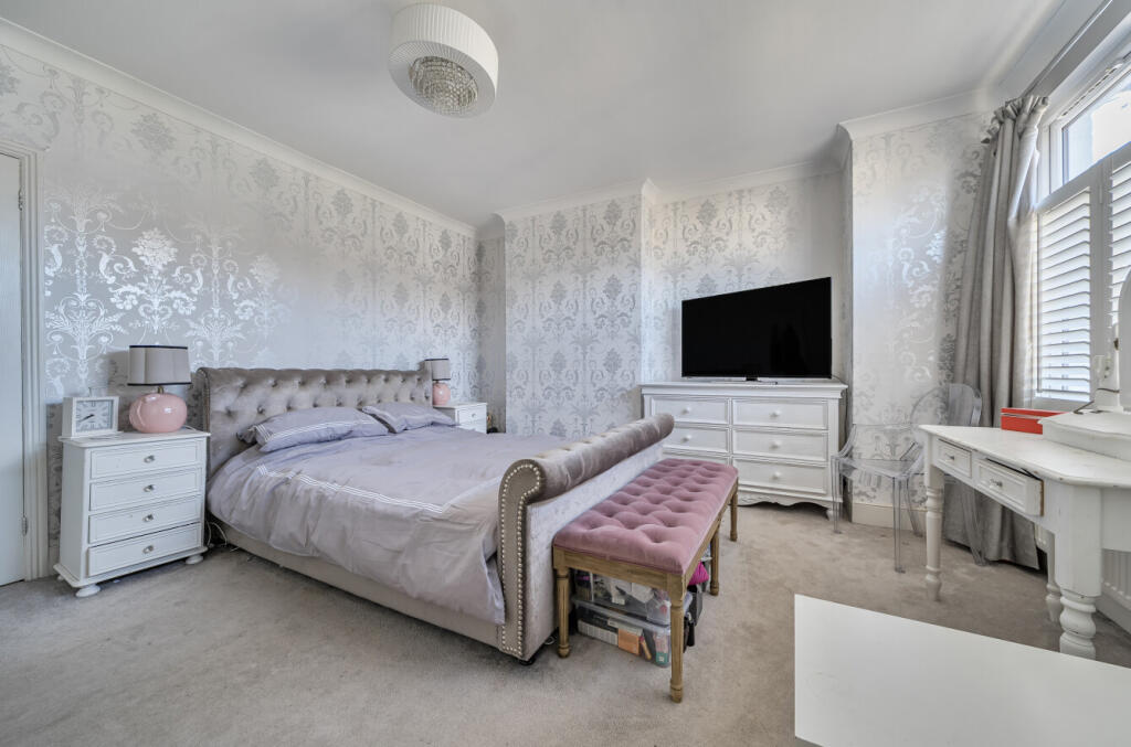 1371587-18-68fb9f...