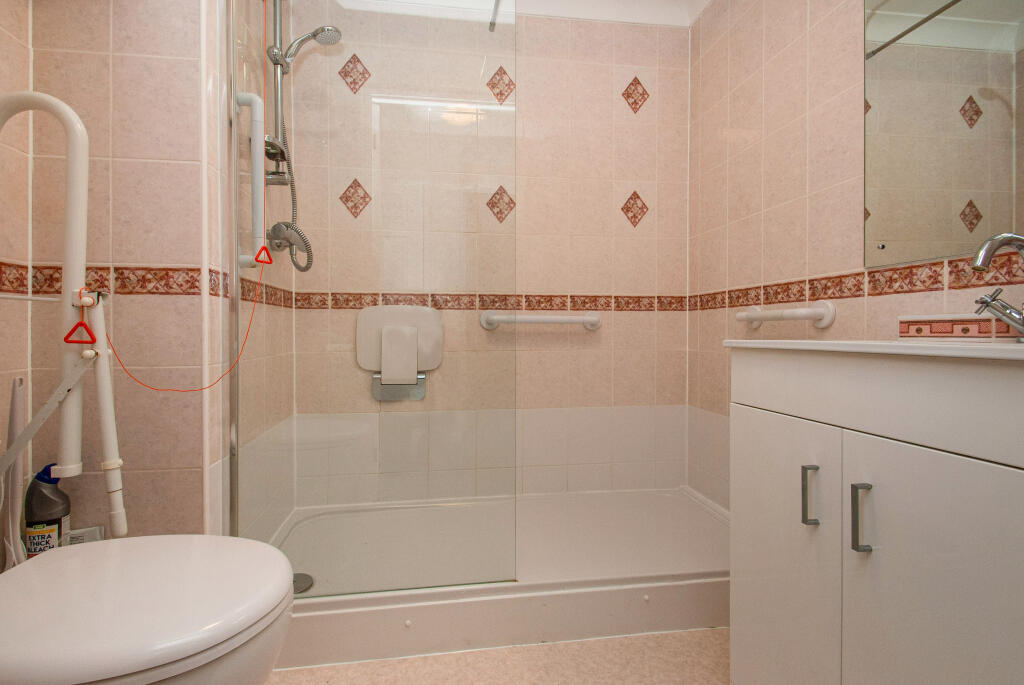 SHOWER ROOM