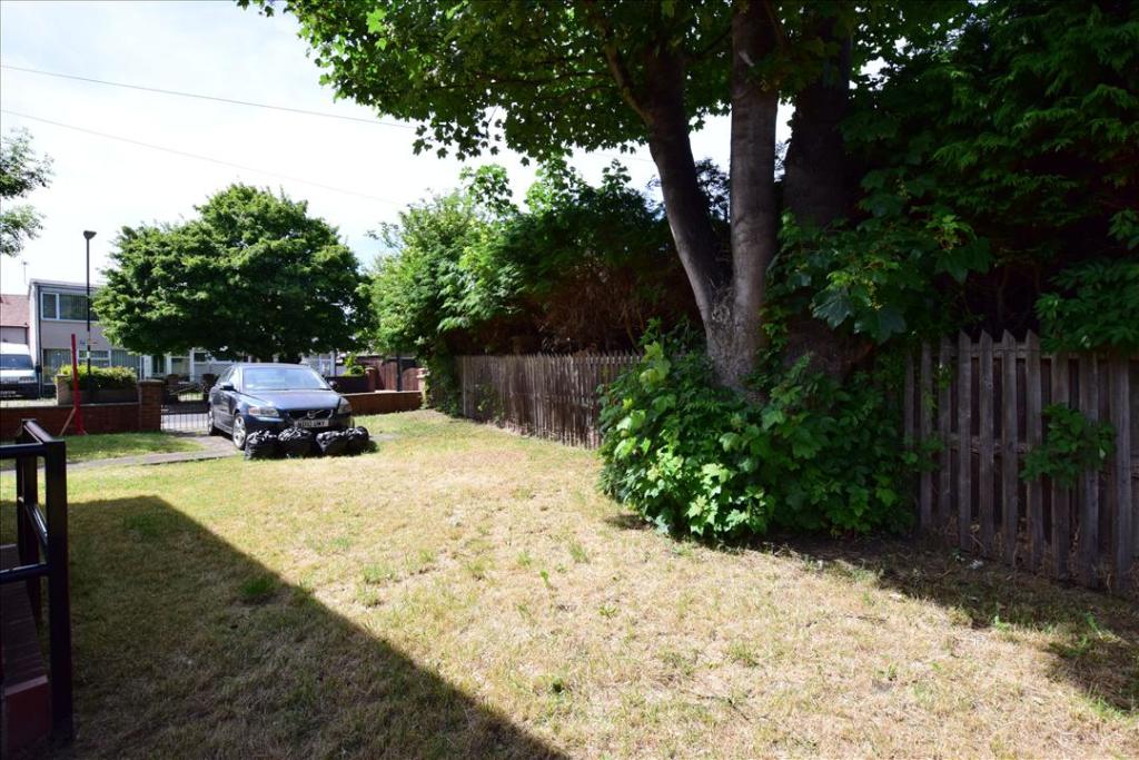 ADDITIONAL GARDEN PHOTO