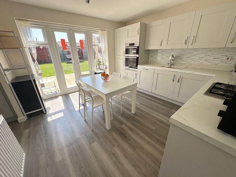 Kitchen/ Dining Room