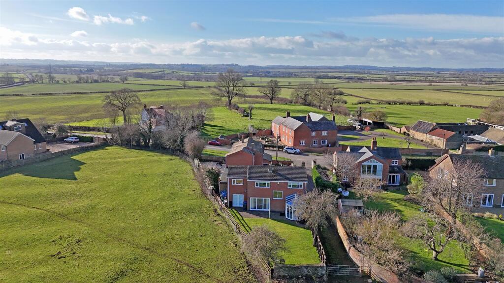 Main Street, Sutton Bassett