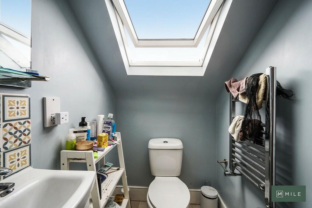 36b Casselden Roa...