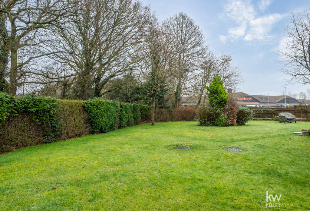 The Beautiful Garden Setting &amp; Nearby Sainsbury's 