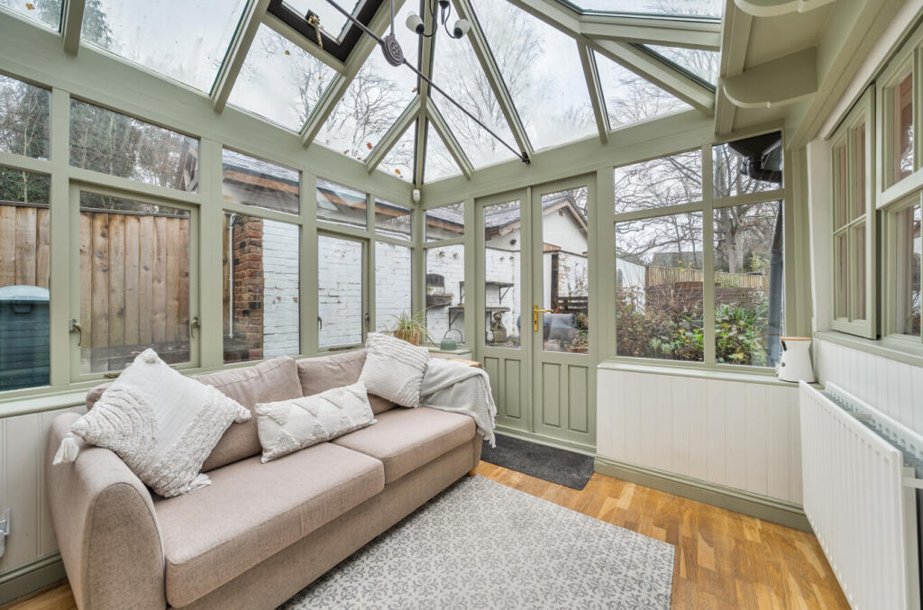 1374779-8-693c115...