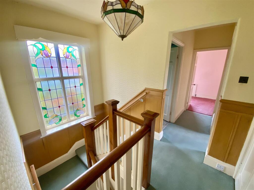 Bramleys Estate Agents - Meadow Bank Crescent - Mi