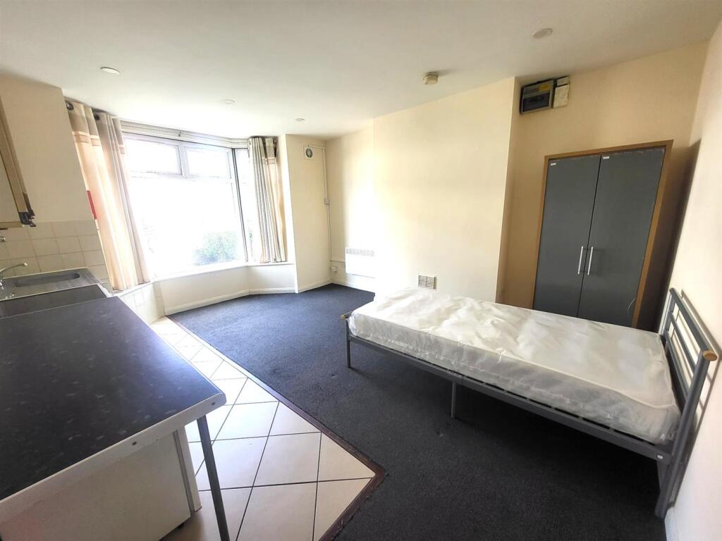 Room Pic 2