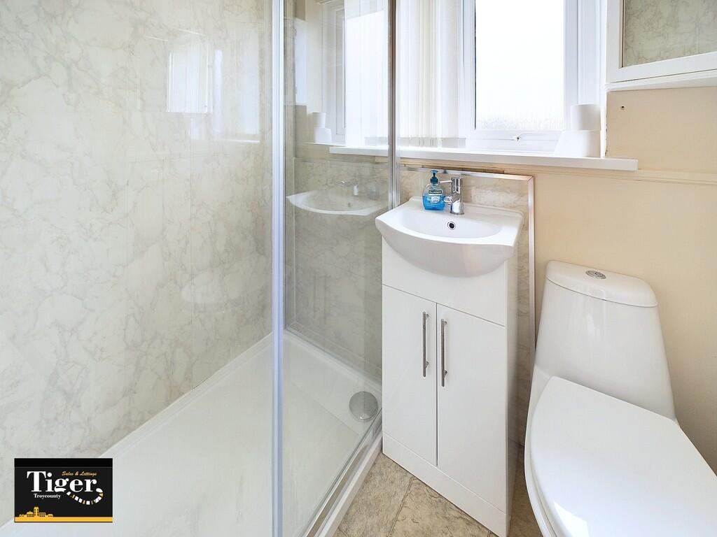 CAM02176G0-PR0489...