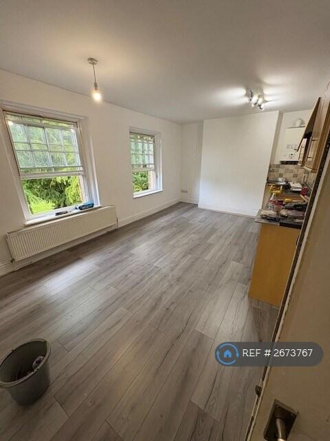 Kitchen / Lounge