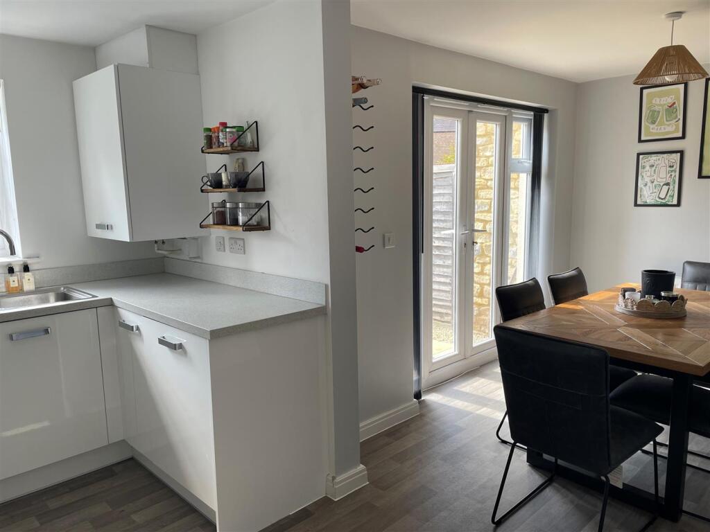 12 Timms Lane - Kitchen Diner.jpg