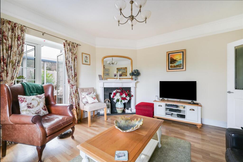 JOSEPHINE CLOSE (13).jpg