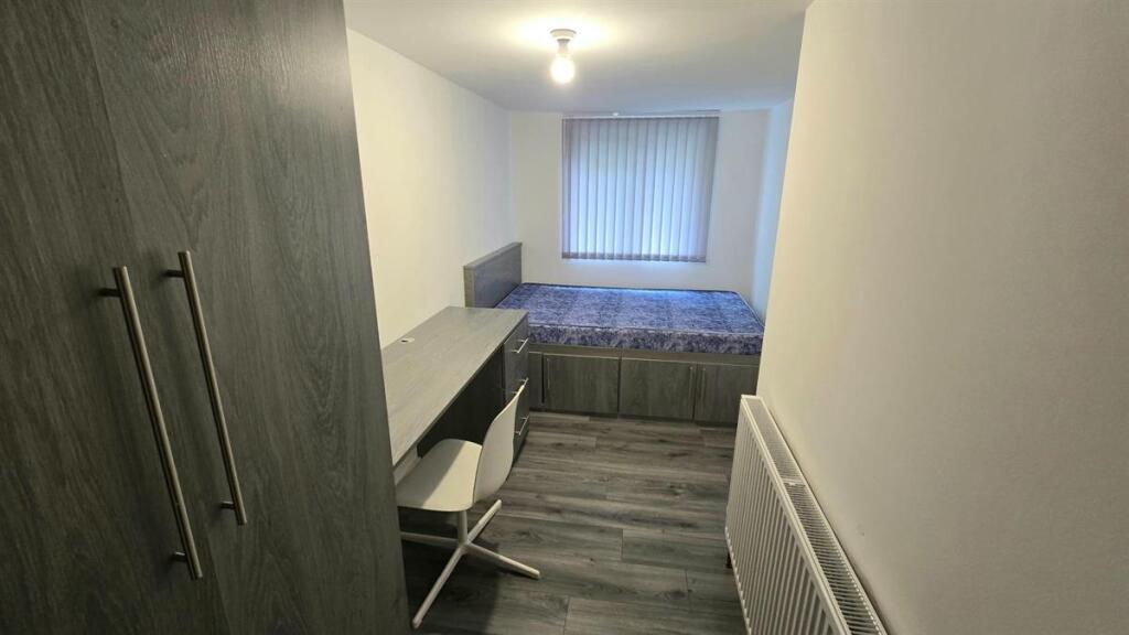 Neat single bedroom with built-in storage, fitt...