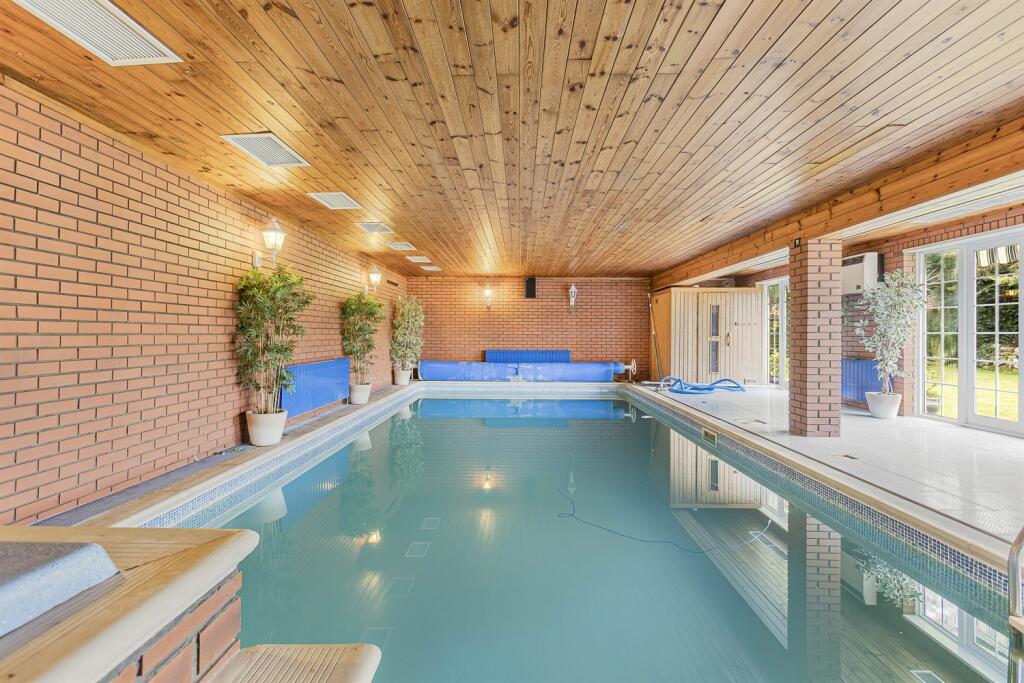 Swimming Pool/Jacuzz