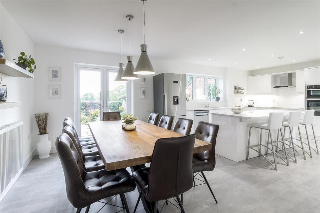 51 Boulters Lane, Wood End