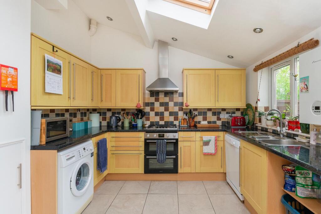 2P0RHD - Kitchen C.jpg