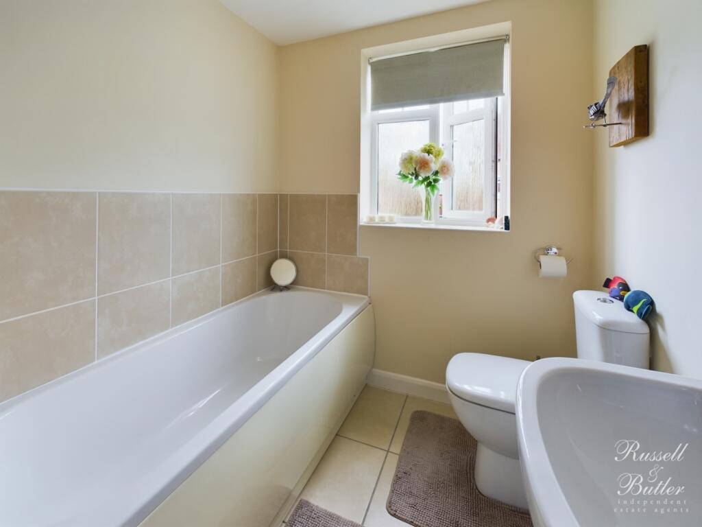 CAM02127G0-PR0034-STILL005