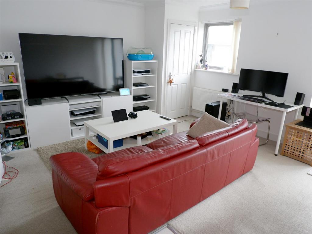 LOUNGE/DINER/KITCHEN: