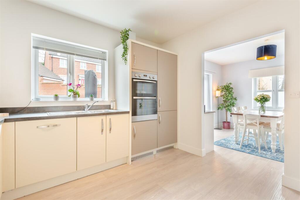 8588285-interior14.jpg