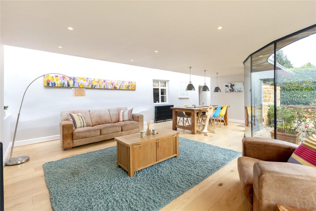 Garden/Dining Room