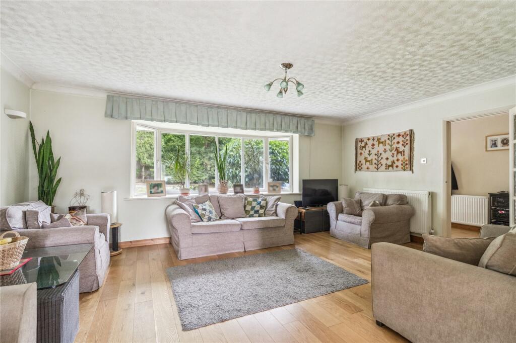 Sitting/Dining Room