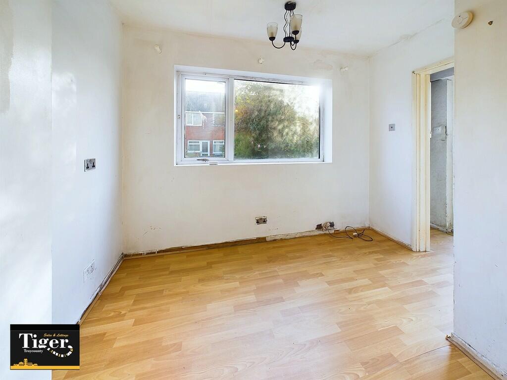 CAM02176G0-PR0415...