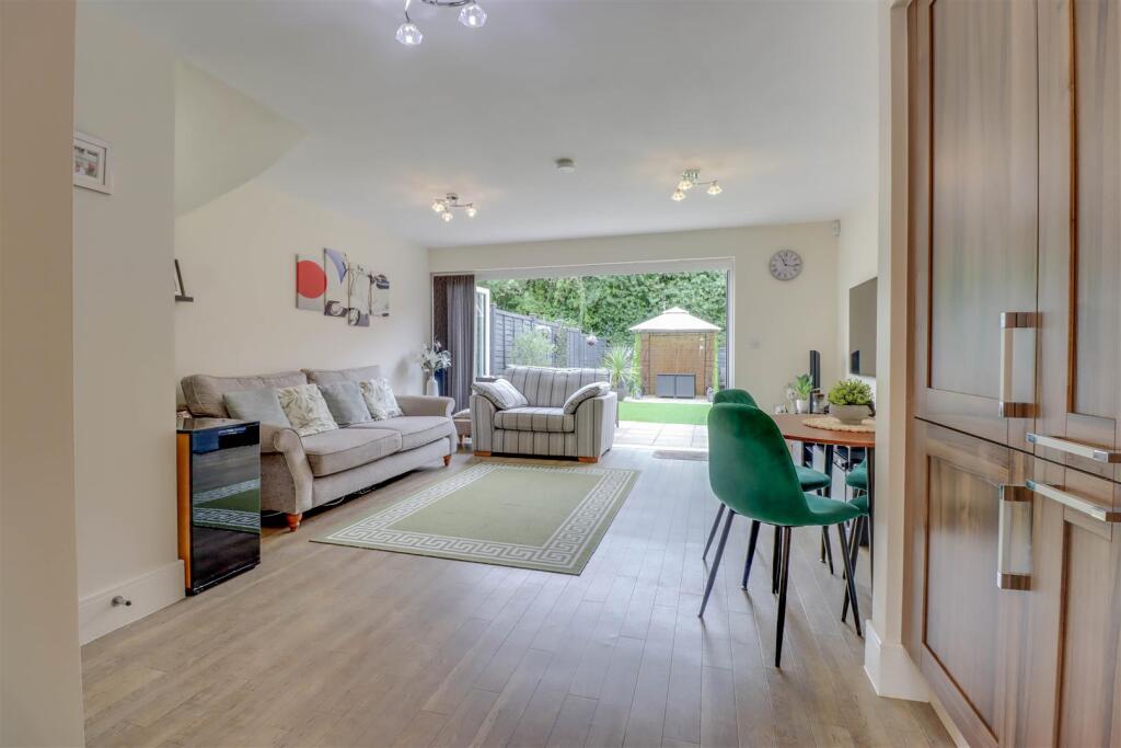 14 TAMWORTH LOUNGE-3.jpg