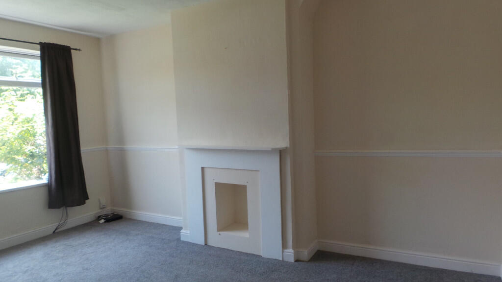 Living room (front)