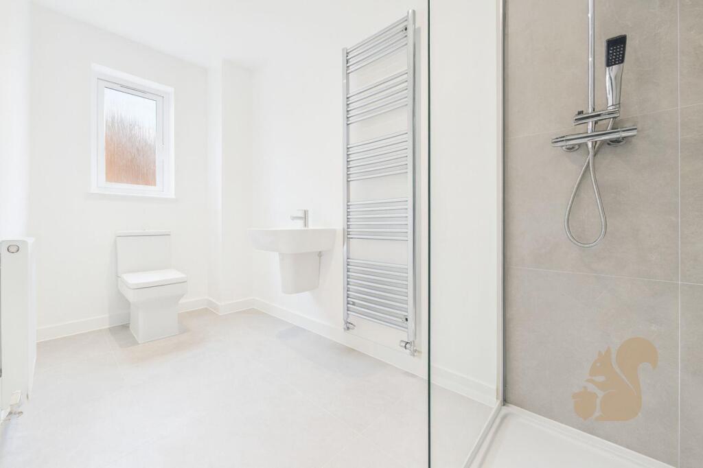 Plot 4 - Oak Fields - En Suite .jpg