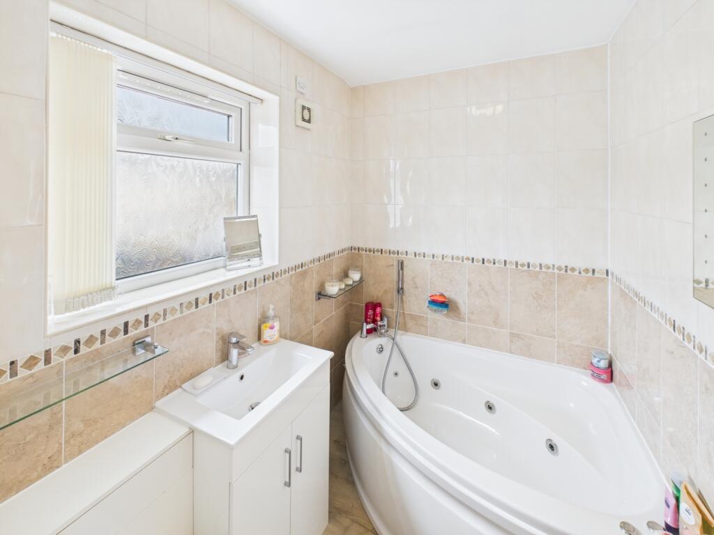 CAM04233G0-PR0019-STILL007